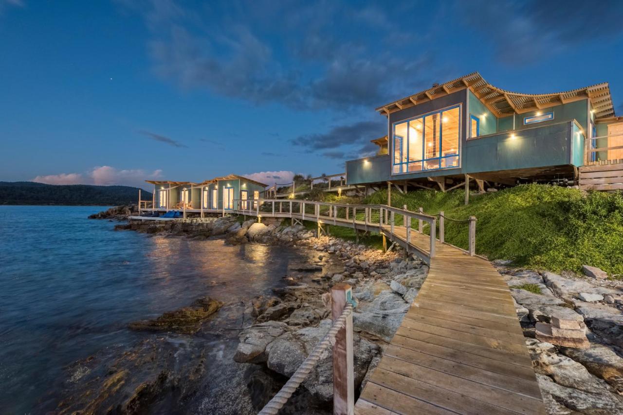 Picnic Island Hotel โคลส์เบย์ ภายนอก รูปภาพ